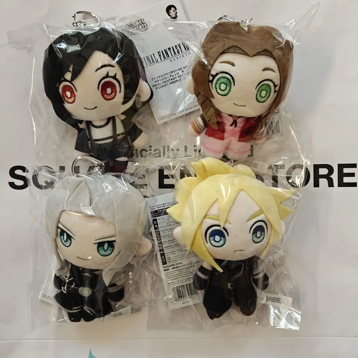 Figurines d'action originales FINAL FANTASY Anime Tifa & Cloud Strife & Sephiroth & Aerith avec base, modèle PVC Figuarts