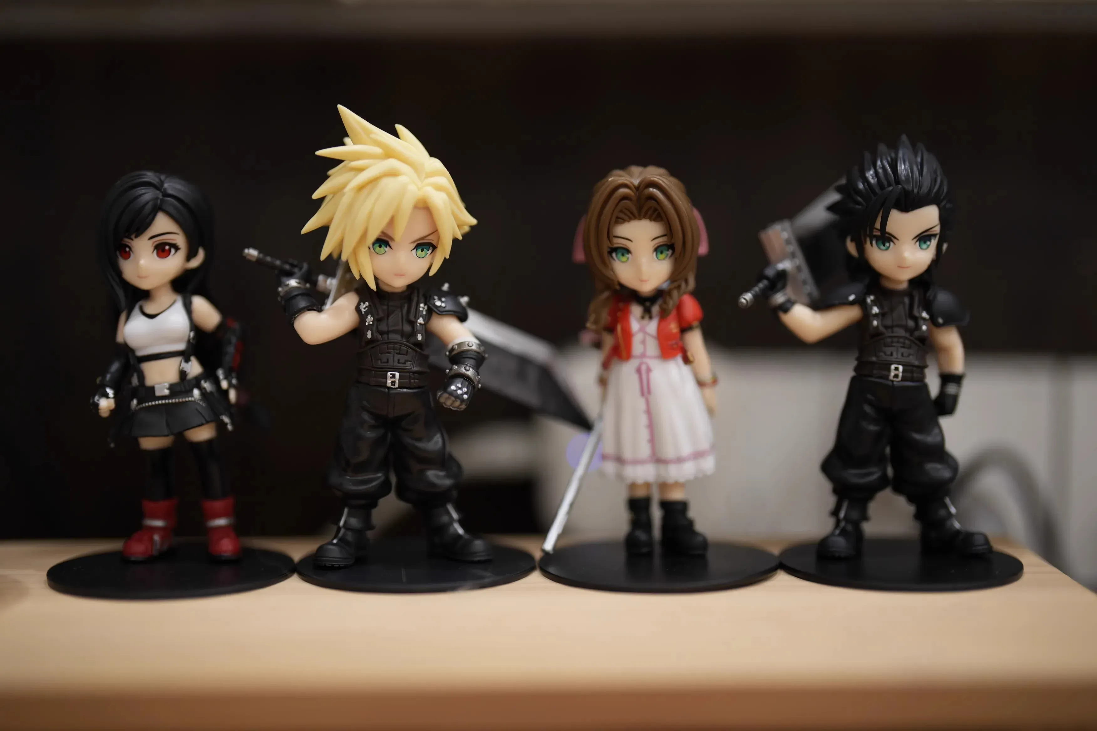 Figurine de dessin animé Cloud Strife Tifa Lockhart Aerith Gainsborough Zack